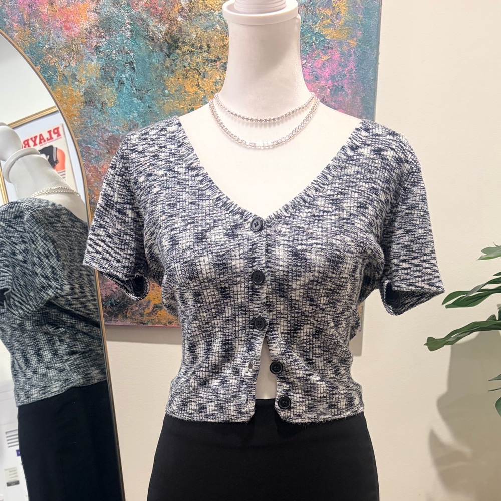 Forever 21 90s Inspired Grey and White Button-up Knit Top size Large